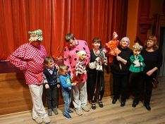 Смоленского театра кукол показал в Брянске спектакль «Курочка Ряба, или сказка о простом счастье и золотом несчастье».